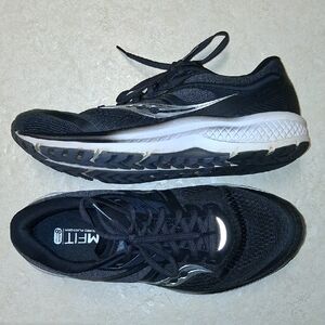 Saucony Womens Black Athletic Running Shoes SIZE 9